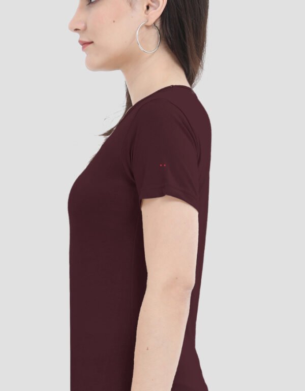Essential Women Classic T-Shirt | OOMAA